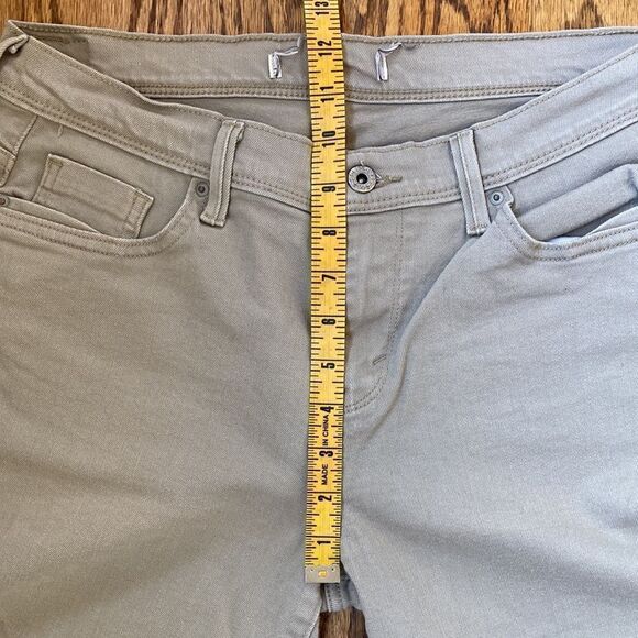 EUC Levi’s Strauss Jean Shorts Women’s Size 12 - Picture 9 of 14